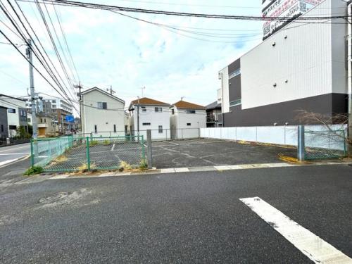 前面道路含む外観