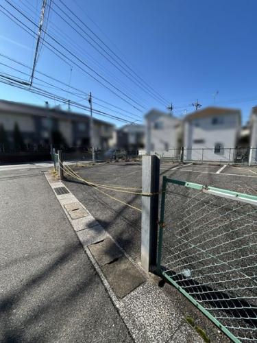 前面道路含む外観