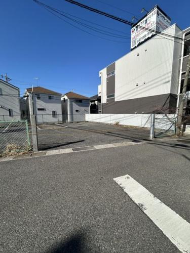 前面道路含む外観