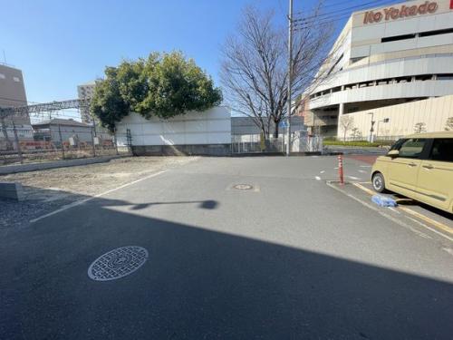前面道路含む外観