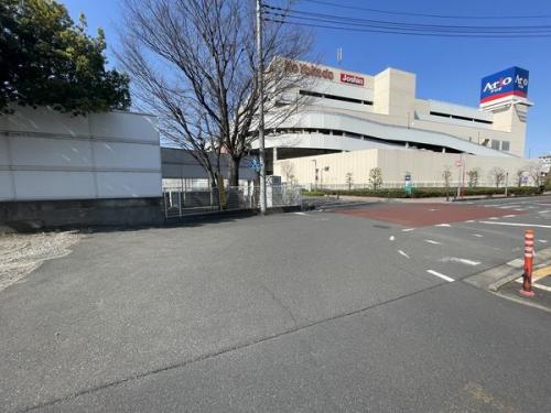 前面道路含む外観