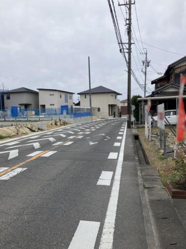 前面道路含む外観