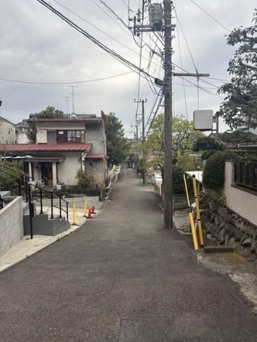 南西側前面道路（北西方向撮影）