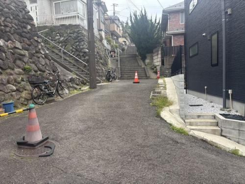 南西側前面道路（南西方向撮影）