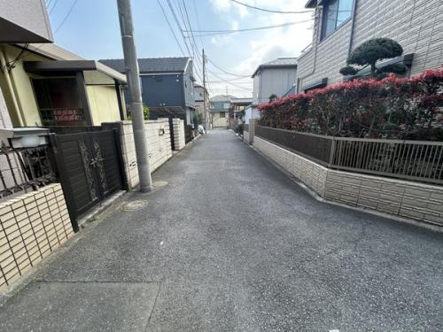 前面道路含む外観