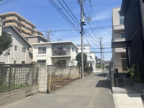 前面道路含む外観(南側から撮影) 前面道路含む外観(南側から撮影)