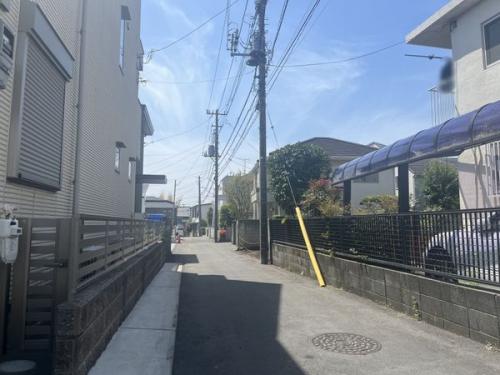 前面道路含む外観(北側から撮影) 前面道路含む外観(北側から撮影)