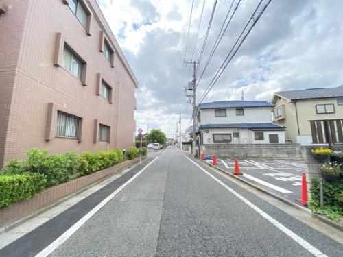 前面道路含む外観