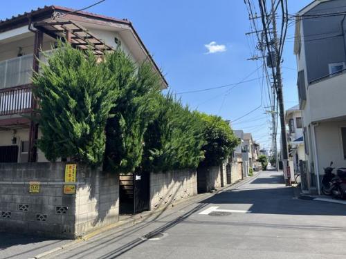 西側前面道路を含む外観 西側前面道路を含む外観