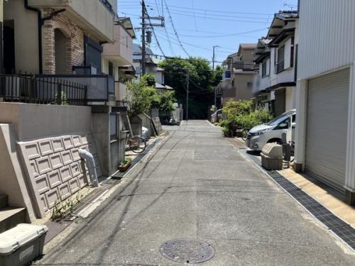 東側前面道路（幅員約4.7ｍ）