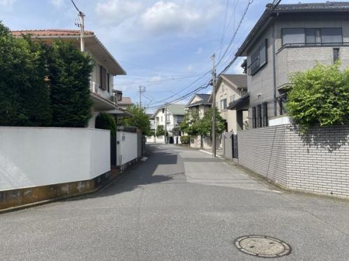 南東側道路 南東側道路