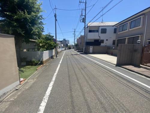前面道路(西側より撮影) 前面道路(西側より撮影)
