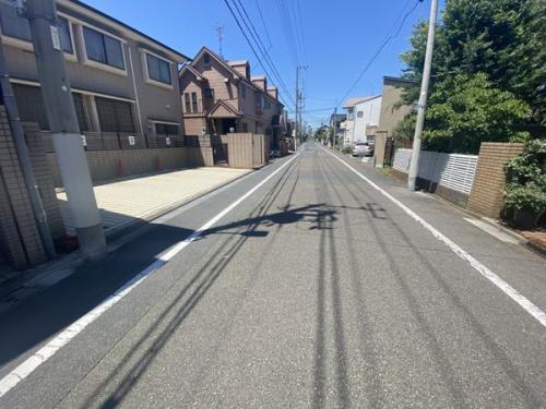前面道路(東側より撮影) 前面道路(東側より撮影)