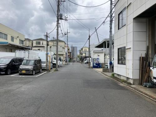 東側前面道路 東側前面道路