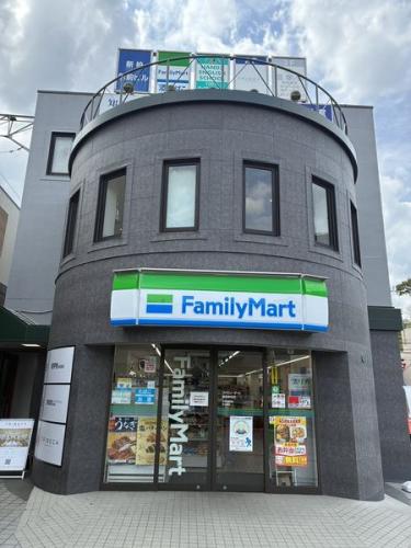 ファミリーマート新柏駅前店 約640m