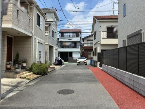 前面道路含む外観