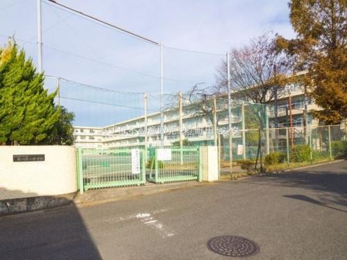 町田市立鶴川第二中学校 約320m