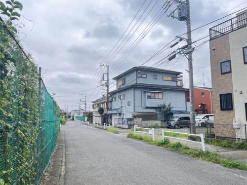 前面道路を含む外観 前面道路を含む外観