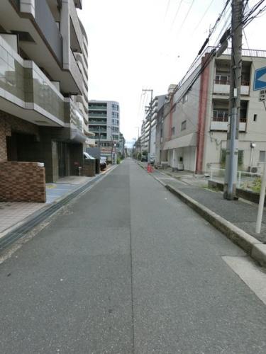 東側前面道路 東側前面道路