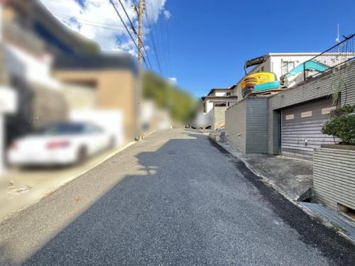 北側前面道路(解体工事中)※2026年10月撮影