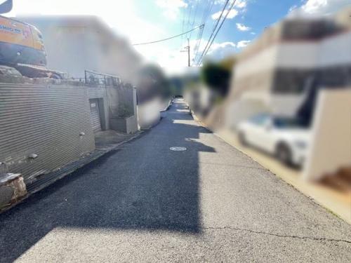 北側前面道路(解体工事中)※2026年10月撮影