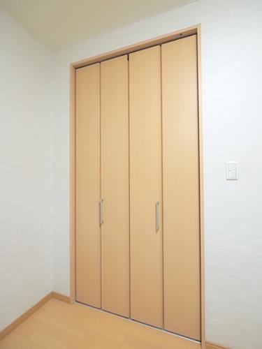 1階_洋室約5.6帖 収納