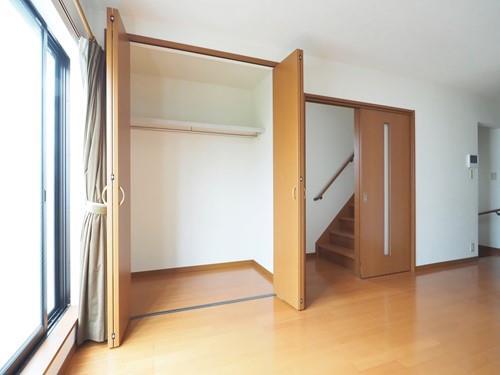 2階_洋室（バルコニー側）