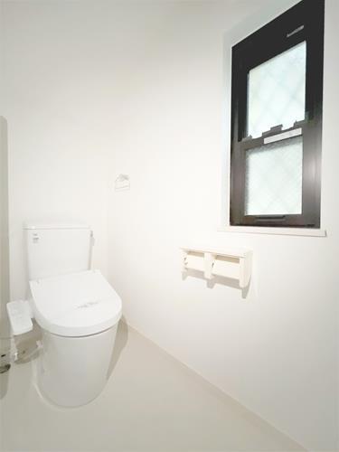 1階_温水洗浄便座トイレ