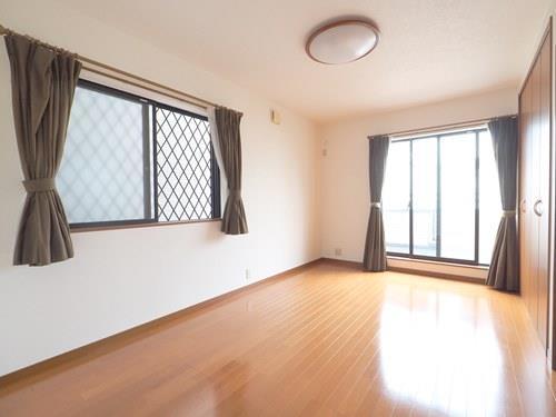 2階_洋室（バルコニー側）