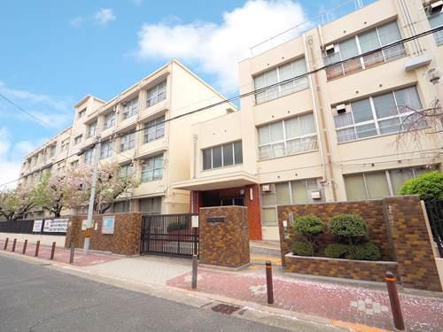 大阪市立東住吉中学校 740m