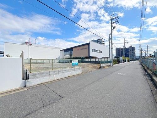 現地＋前面道路（北西側より撮影）