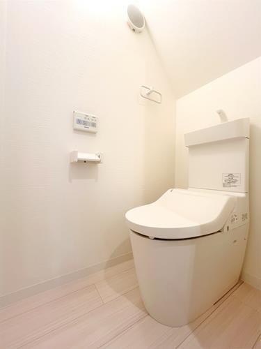 1階_温水洗浄便座トイレ