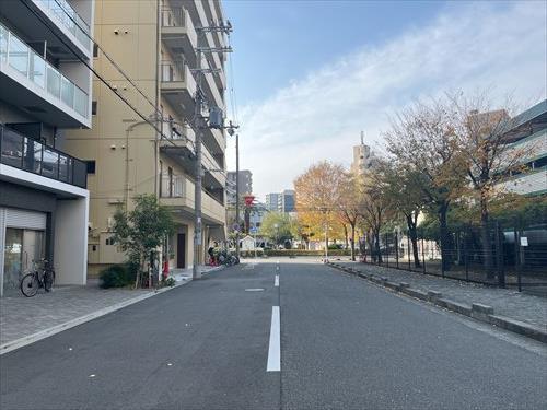 前面道路（東から西向き）