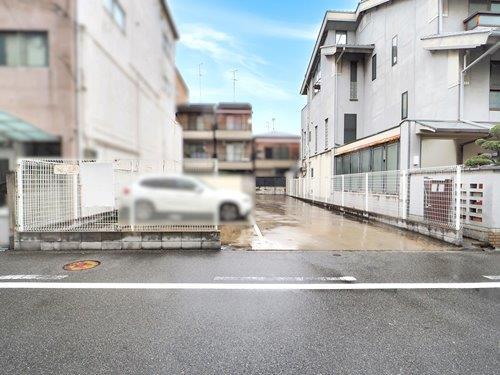 現地 西側駐車場（2026年3月撮影）