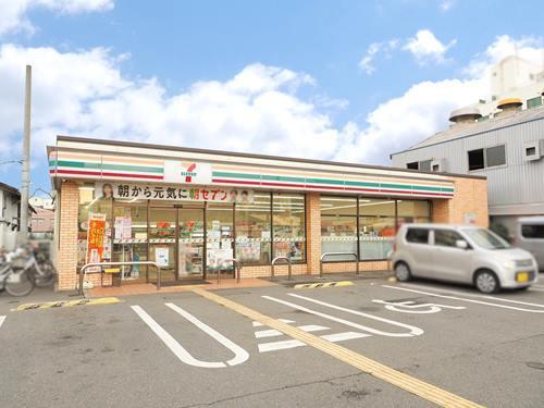 セブンイレブン大阪中川5丁目店 340m