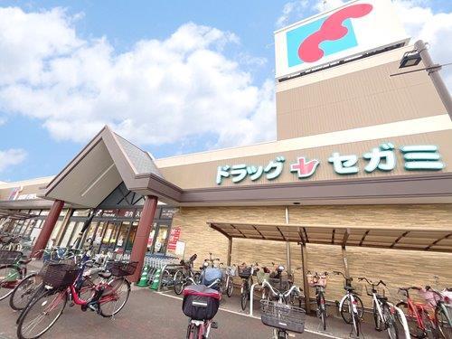 ドラッグセガミ巽北店 450m
