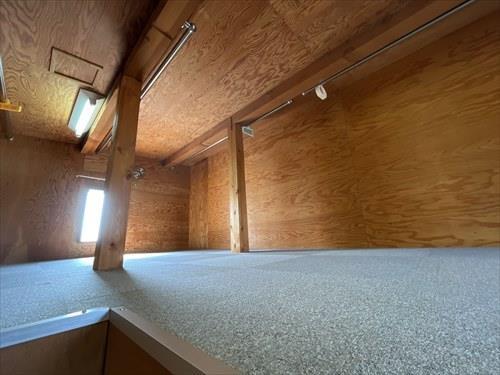小屋根裏収納庫