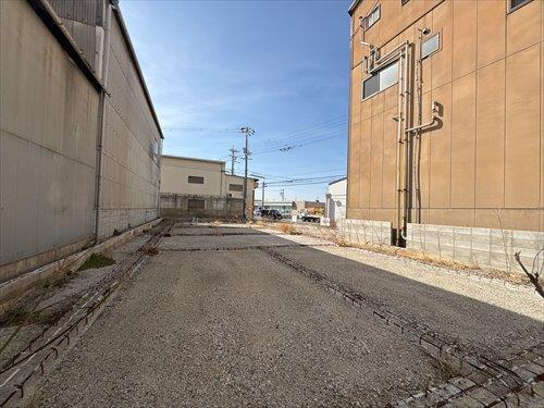 敷地内東側より撮影