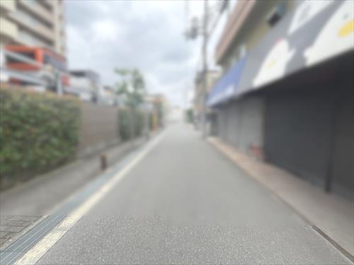 西側前面道路