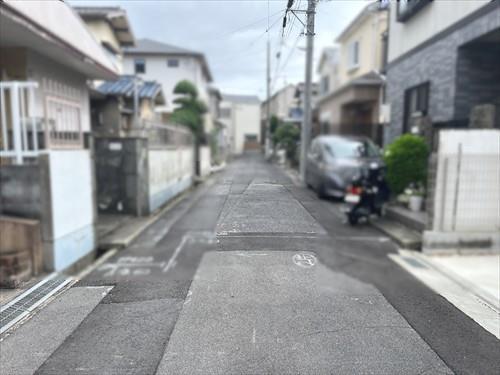 西側前面道路