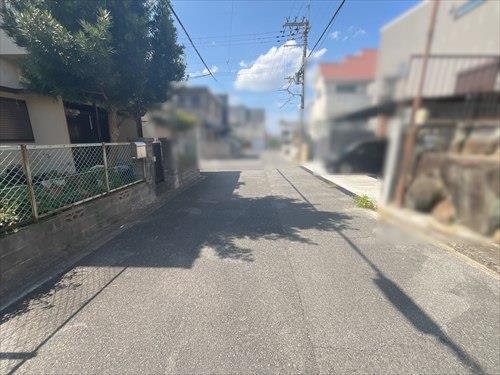 東側前面道路