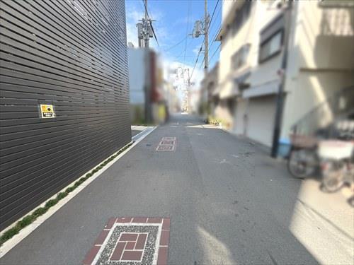 東側前面道路