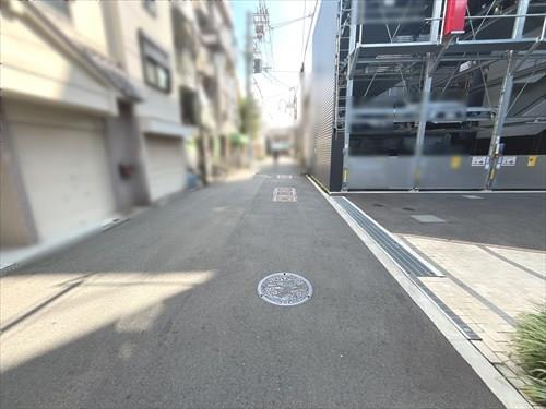 東側前面道路