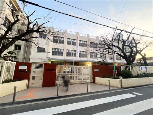 大阪市立晴明丘小学校　1090m