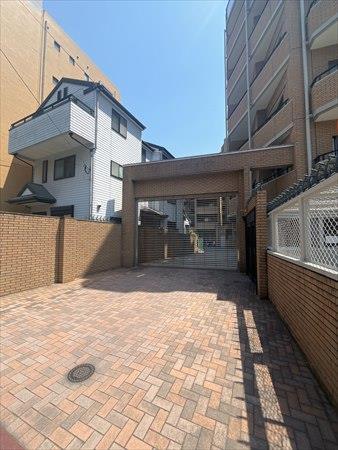 駐車場アプローチ（北側）