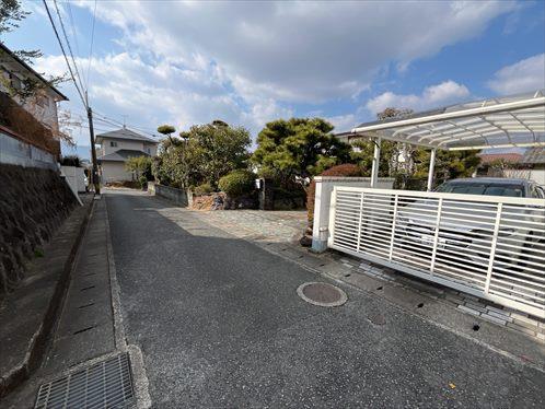 北西側前面道路　（北東側から撮影）