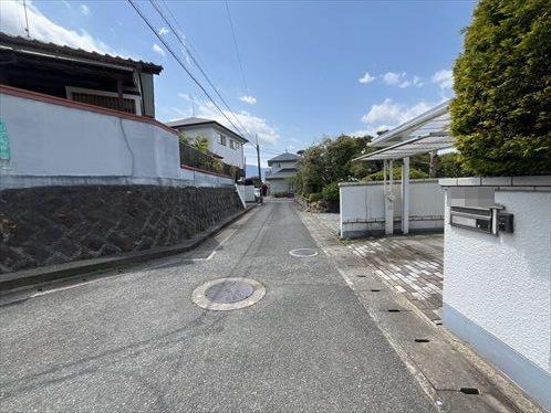 北西側前面道路　（東側から撮影）