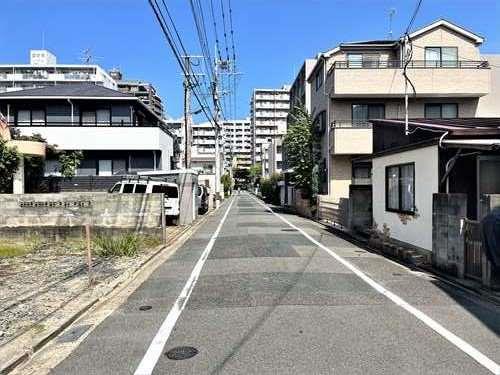 前面道路(南東側より撮影)