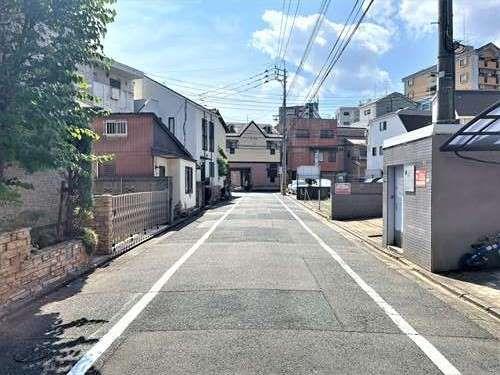 前面道路(北東側より撮影)