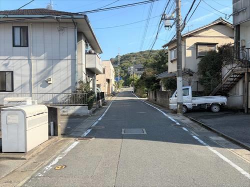 前面道路（東方向を望む）